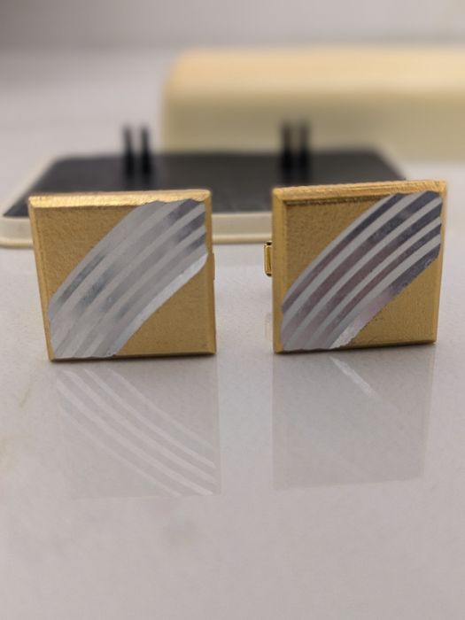 Винтажные запонки из лёгкого жёлтого металла