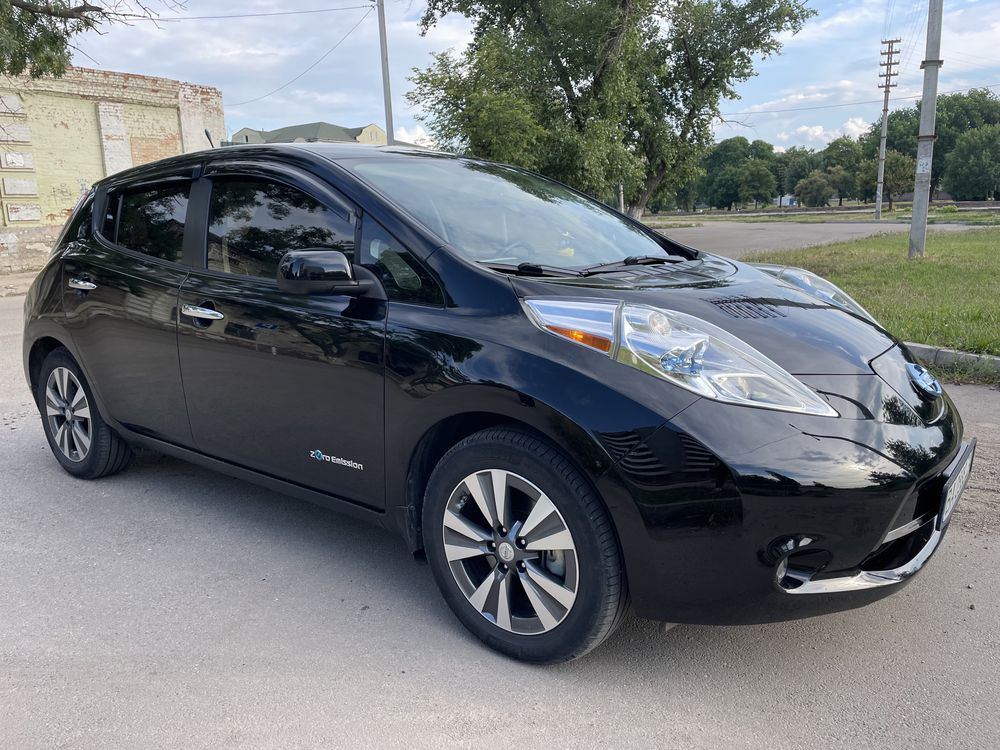 Продам Nissan leaf