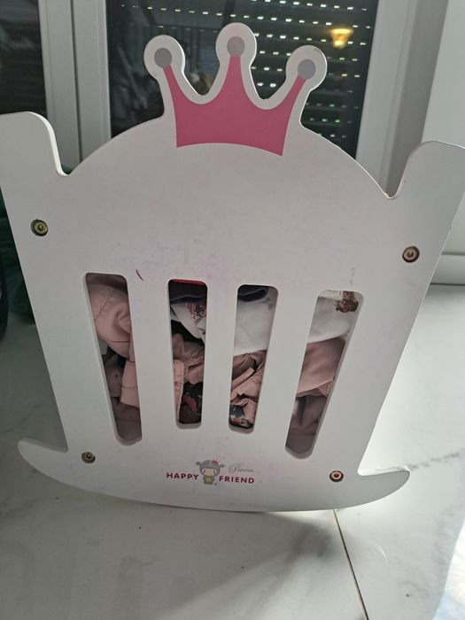 Drewniana kołyska dla lalek