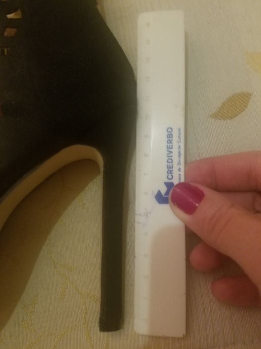 Sandálias femininas. Novas.