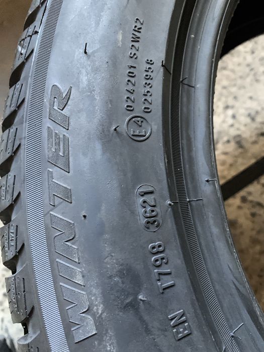 нові 225/55R17 Pirelli SOTTOZERO 3 MOE RunFlat (97H) зимові шини