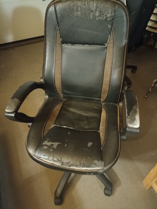 Krzesło biurowe z regulacją