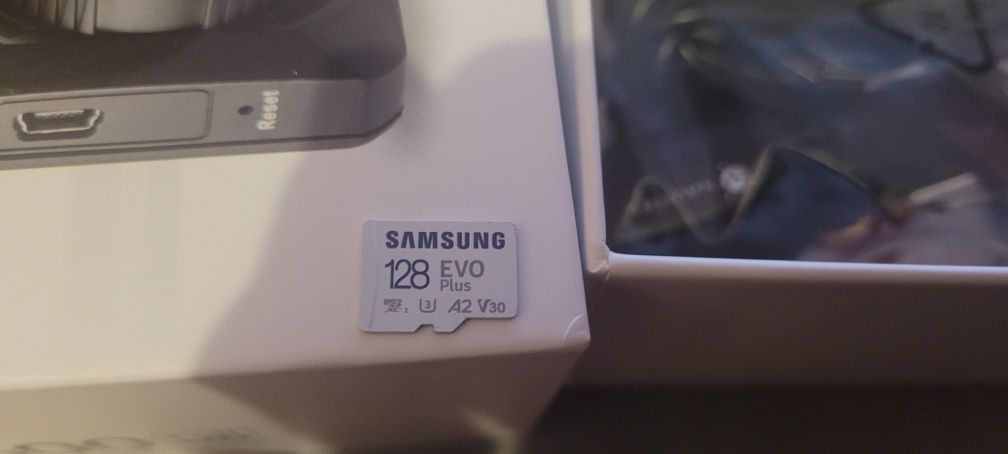 Wideorejestrator Kamera Navitel R600 Full HD+ karta pamięci 128G