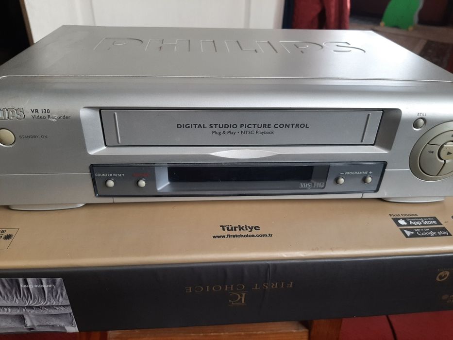 Відеомагнітофон філіпс