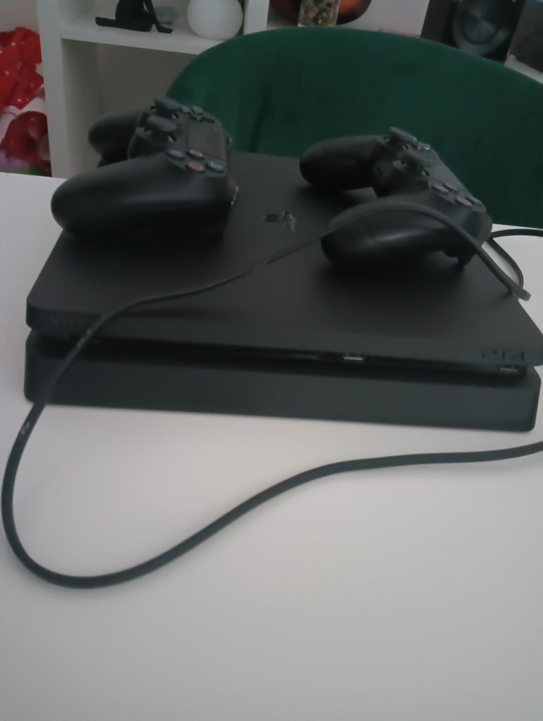 PS4 de 1 Tera. Com 4 jogos