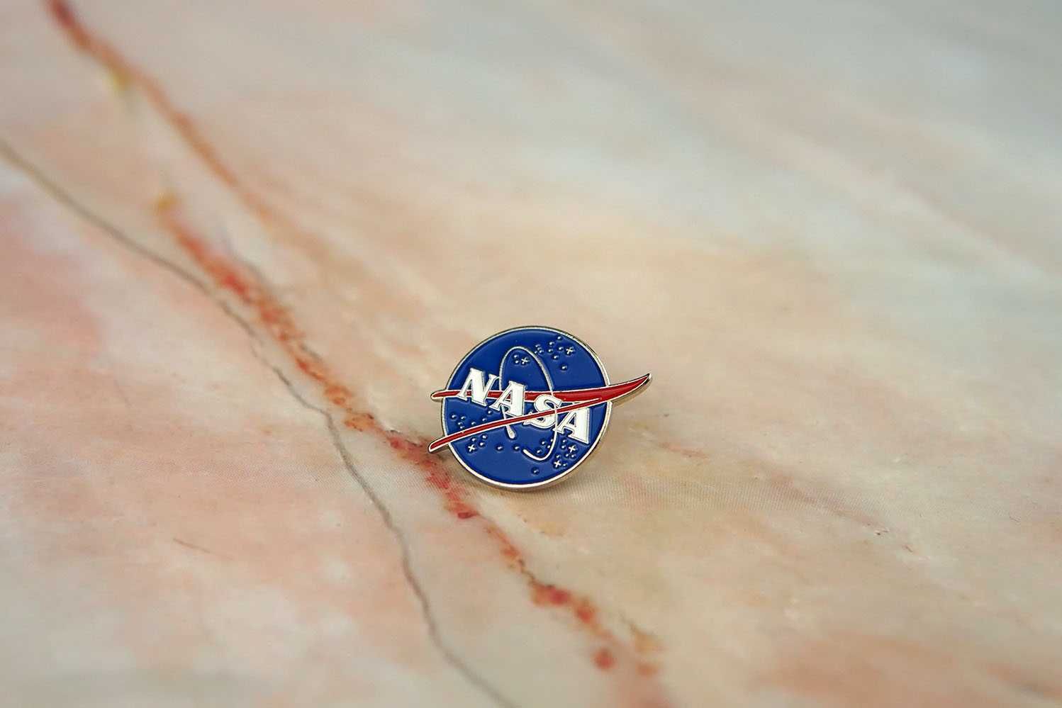 Metalowa przypinka logo NASA lotnictwo kosmos usa badge us army