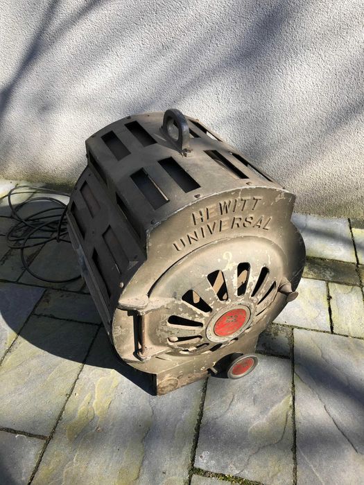 Industrialna lampa vintage (brytyjskiej marki Hewitt Universal)