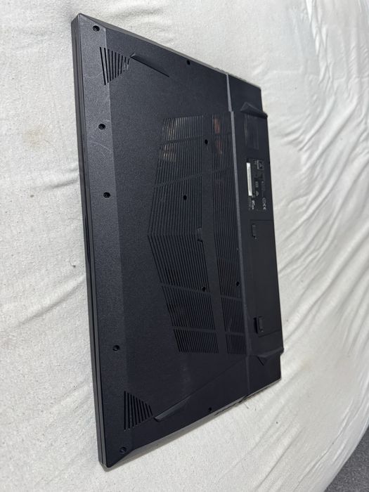 Clevo Nh77dc  17.3  FHD 144Hz  i7-10750H/16GB/512GB/GTX 1660ti 6GB