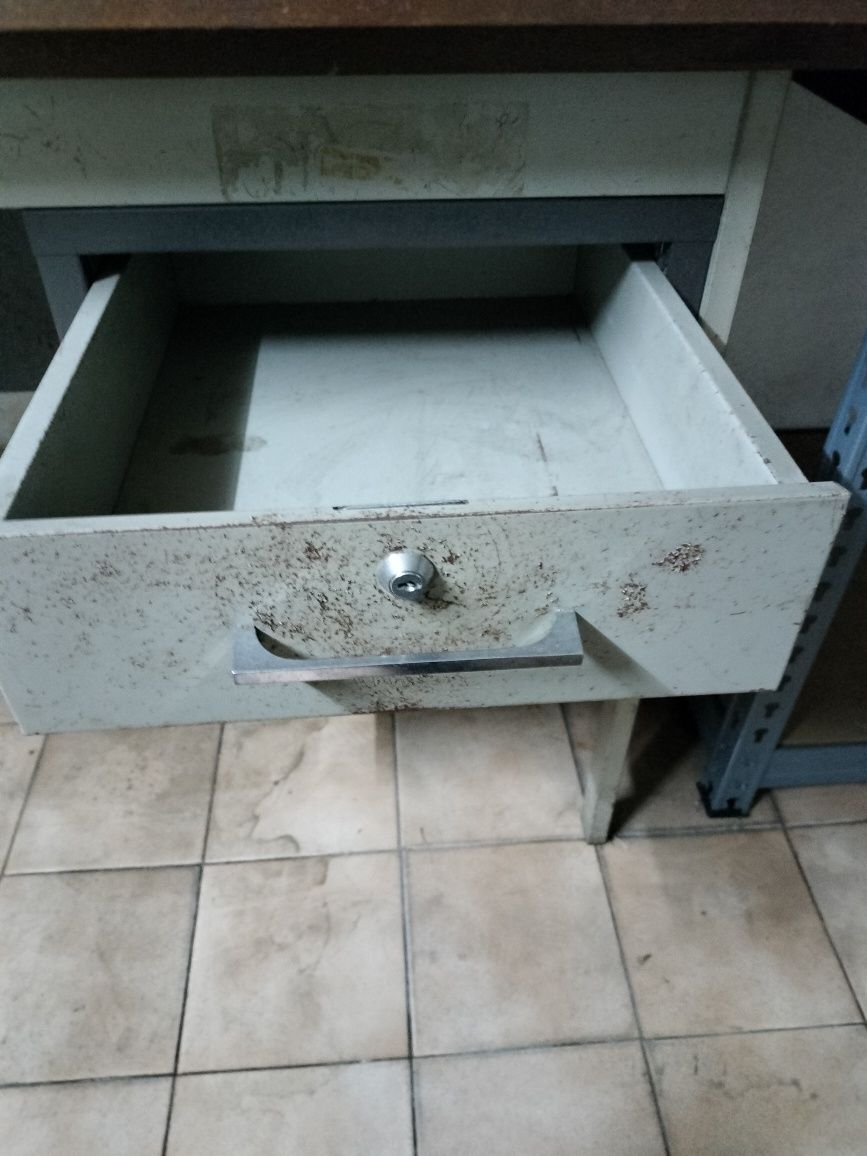 Secretaria em ferro com tampo de madeira 140x70x77