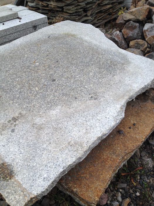 kamień granit duże płyty ogrodowe