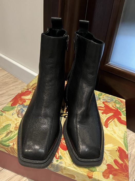 Ботінки жіночі.