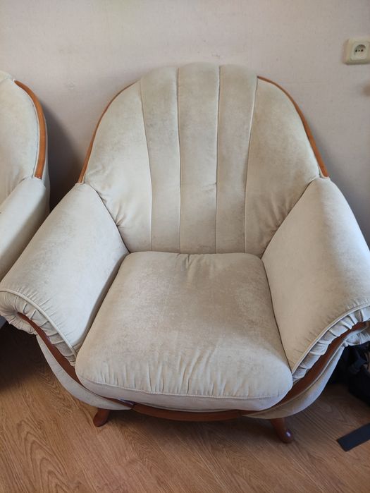 Диван і крісла у вітальню