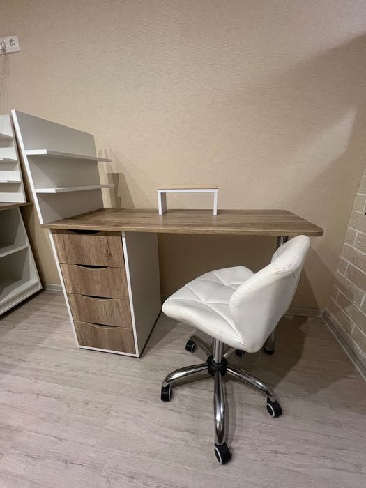 Стіл для манікюру бу