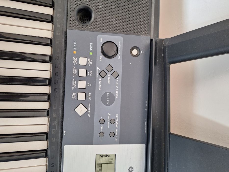 Keyboard Yamaha YPT-230 ze stojakiem