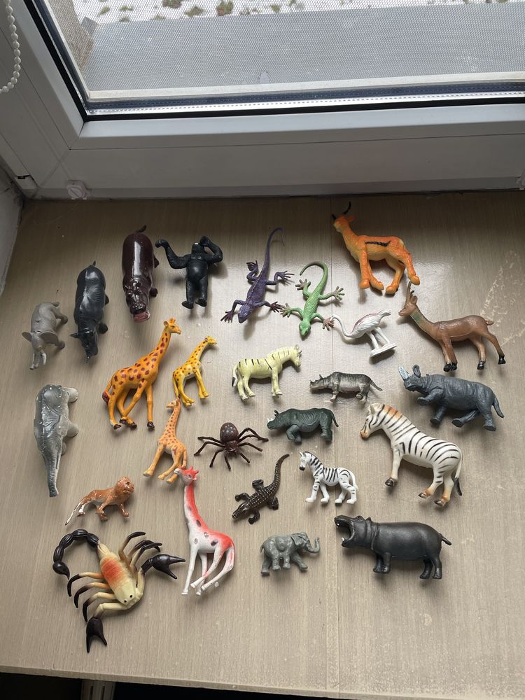 Figurki zwierzątek plastikowych safari żyrafa zebra słoń skorpion