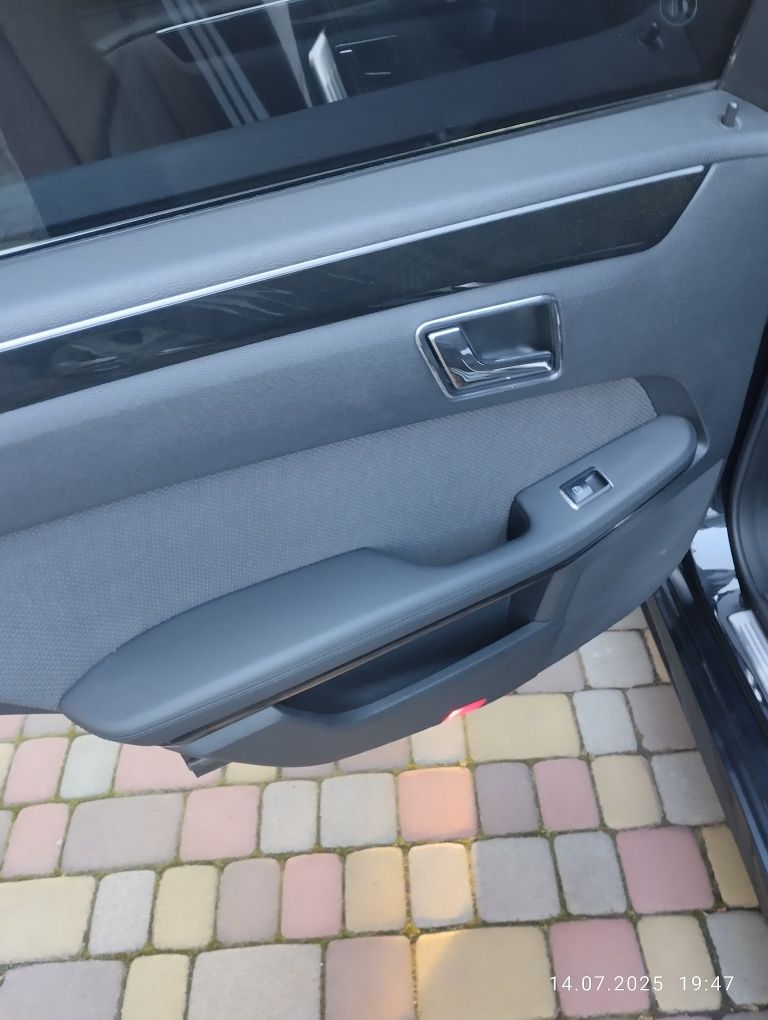Mercedes Benz E200