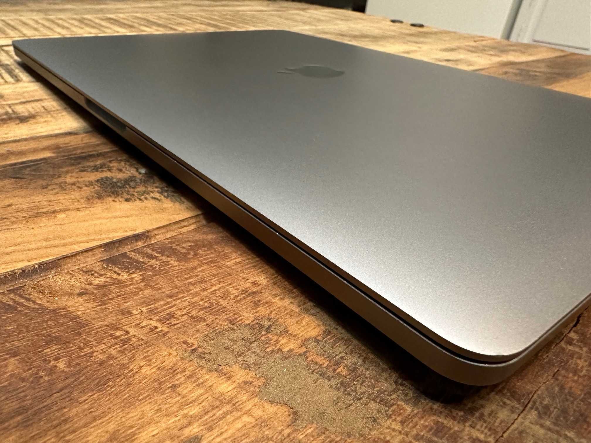 Apple MacBook Pro A1990, 15,4" i7 256GB, 2019