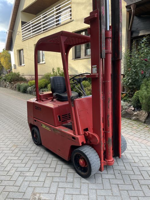 Wózek widłowy CLARK USA – 4 cylindrowy Diesel