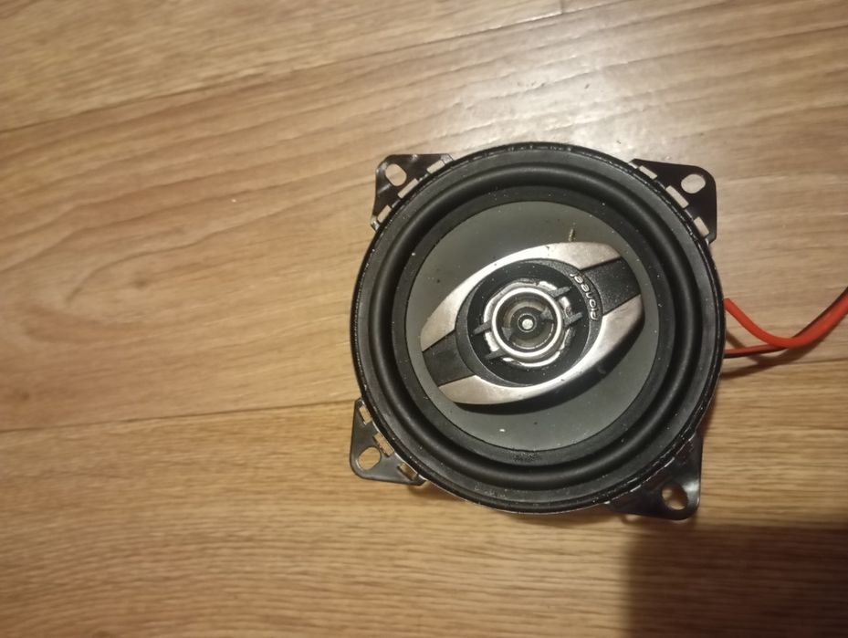 У продажі 4 динаміка