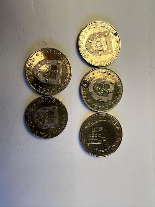 Moedas escudos 1 escudo bronze, 20 escudos, 25 escudos, 50 escudos