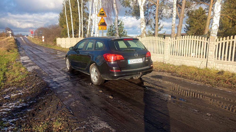 Astra j kombi 2010 rok 1.7 CDTI