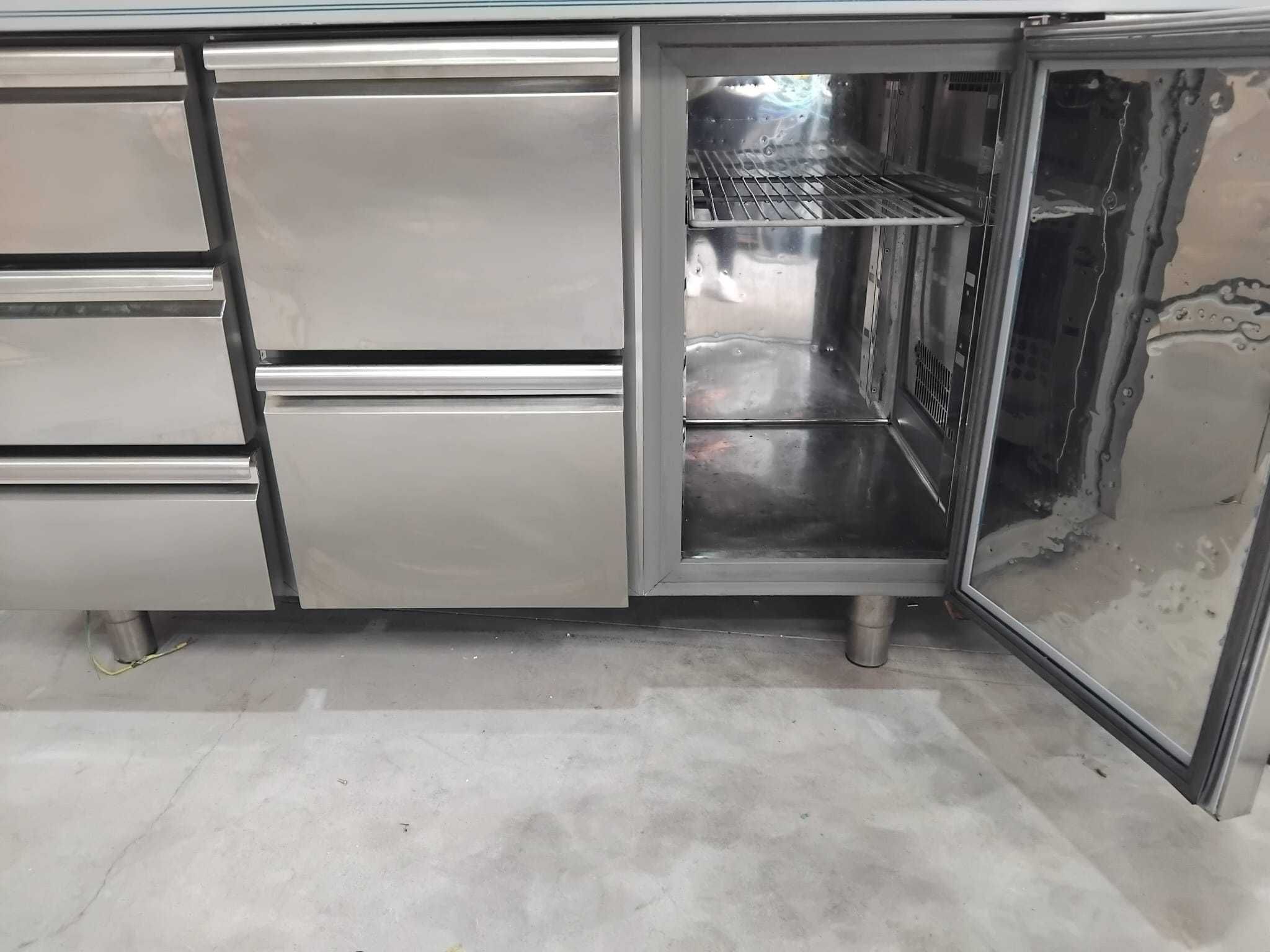 Bancada refrigerada com gavetas e porta em inox - SEMI NOVA