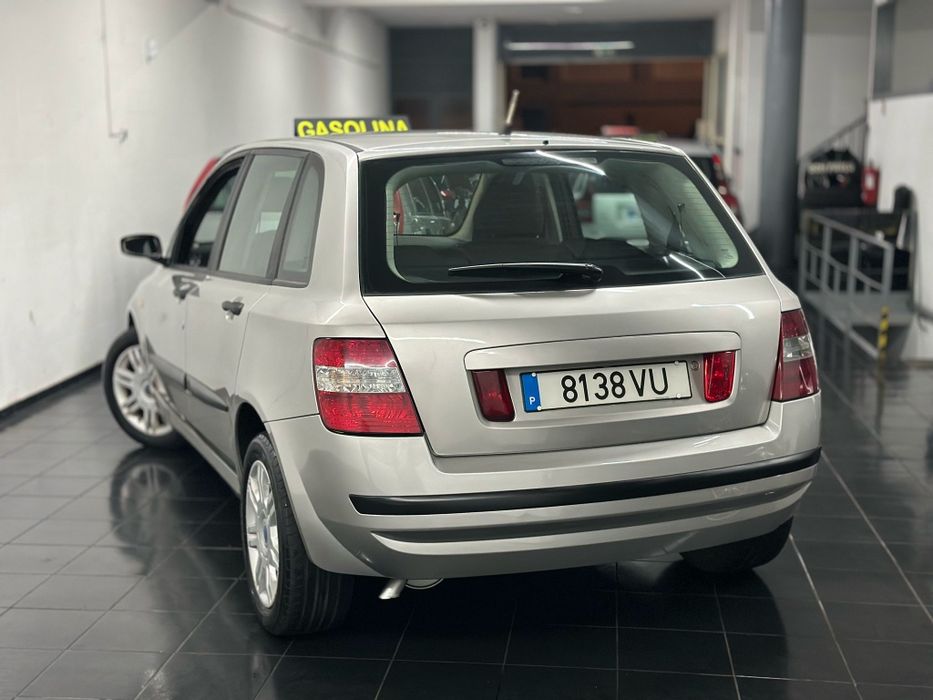 FIAT STILO 2003, 4 portas, pneus traseiros recentemente trocados