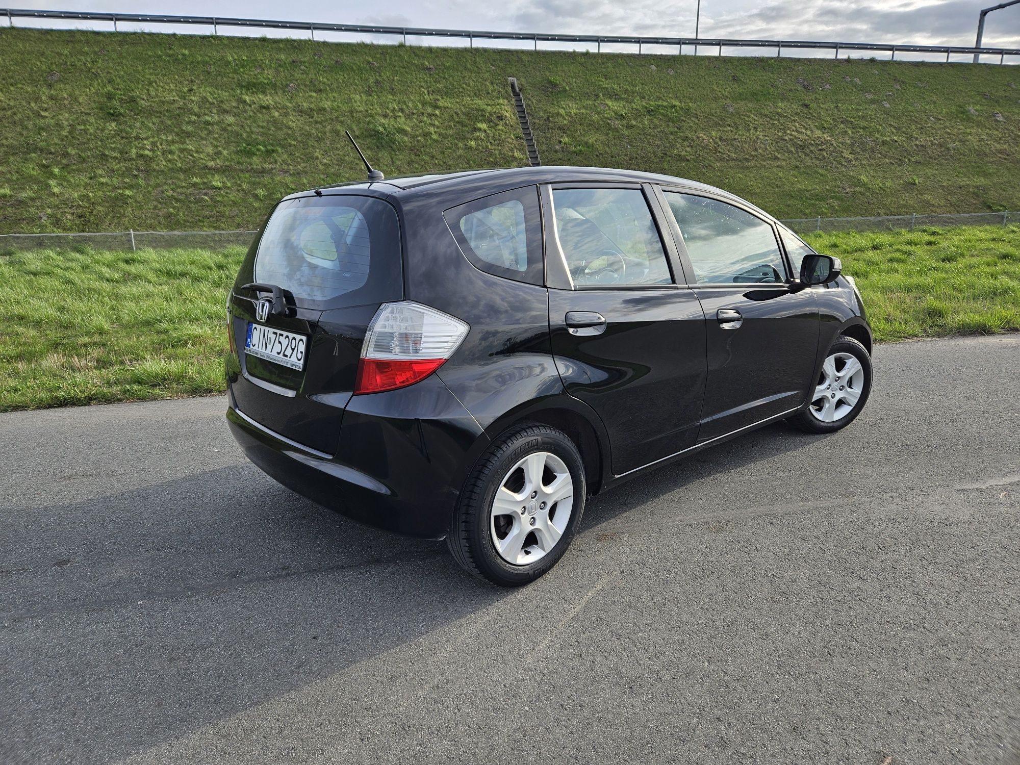 Honda Jazz Benzyna Mały Przebieg Super Stan