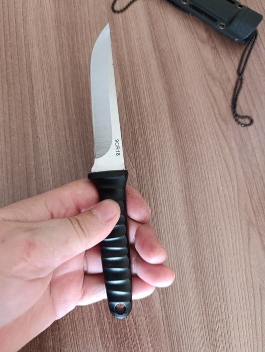 Ніж кухонний нож