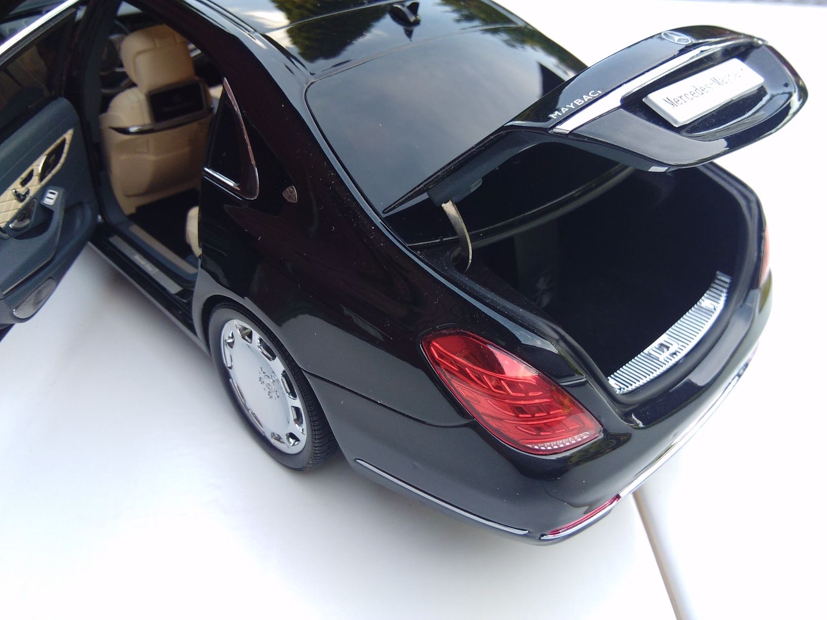 Mercedes Meybach S Class Almost real auto art kyocho minichamps