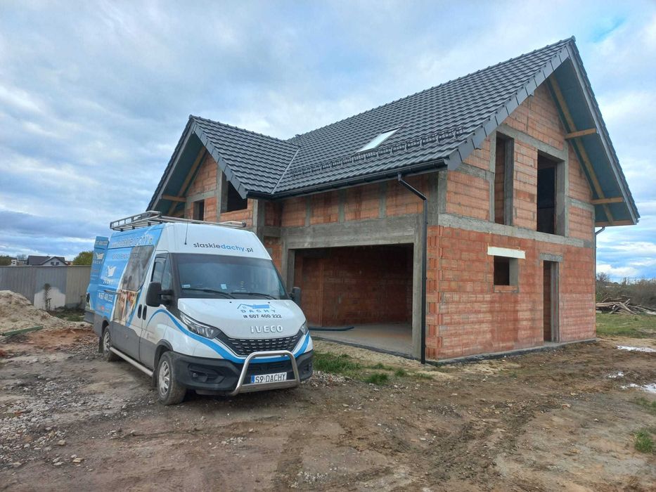 Montaż płotków przeciwśniegowych śniegołapów drabinek zabezpieczeń