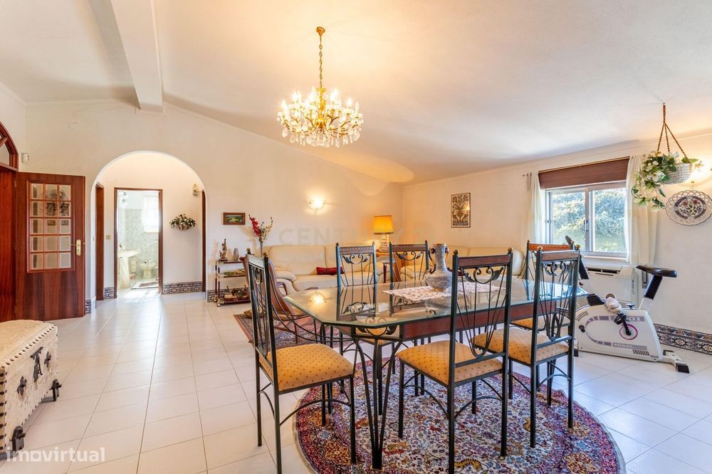 Quinta com moradia T6, (moradia de dois pisos e 9 divisões) anexa T2,