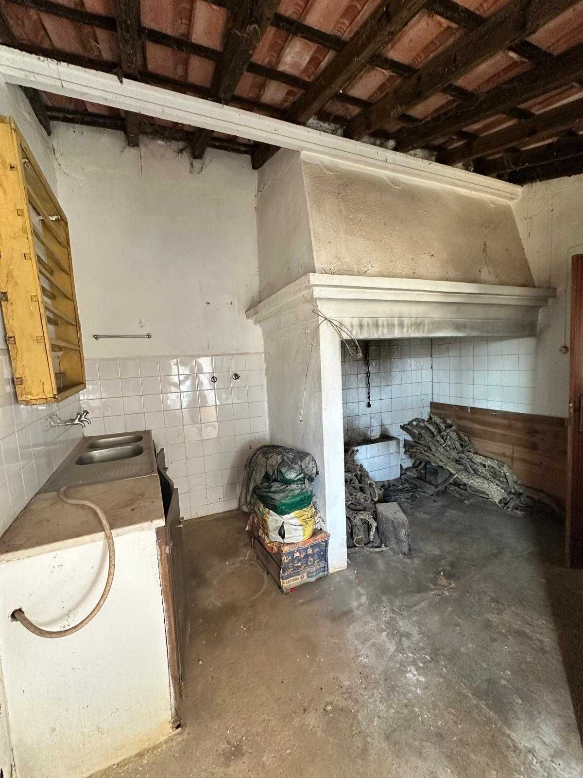 T3+3 com Sótão e Cozinha Alentejana Típica – Montalvão