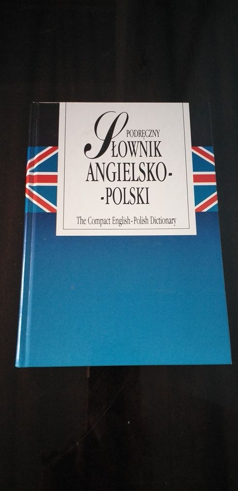 Podręczne słowniki polsko- angielski , drugi angielsko - polski