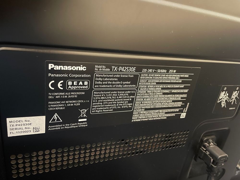 Telewizir Panasonic 42 cale  TX P42S30E z pilotem i karton