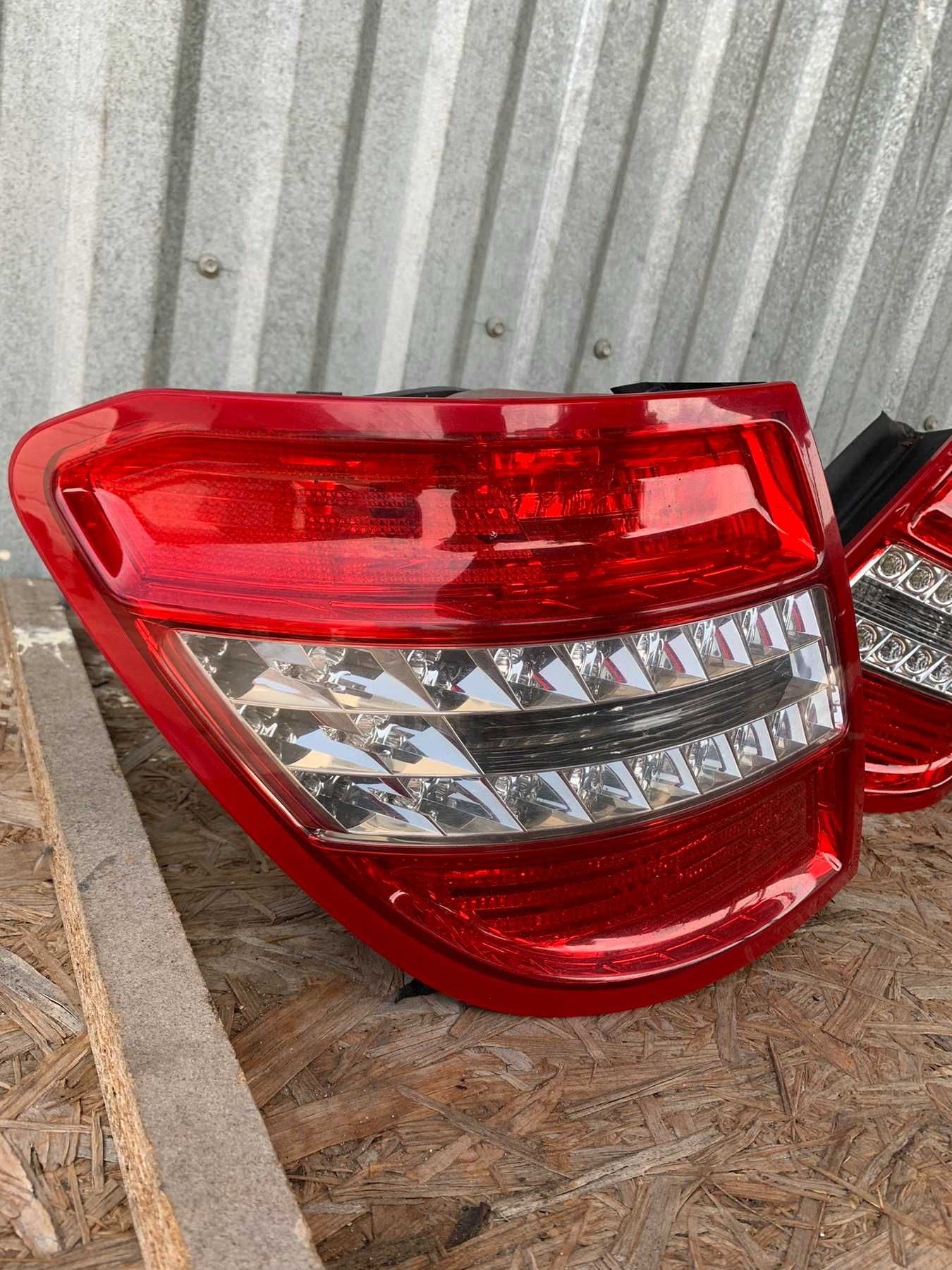 Стоп задній Mercedes W204 універсал дорестайл 2007-2011