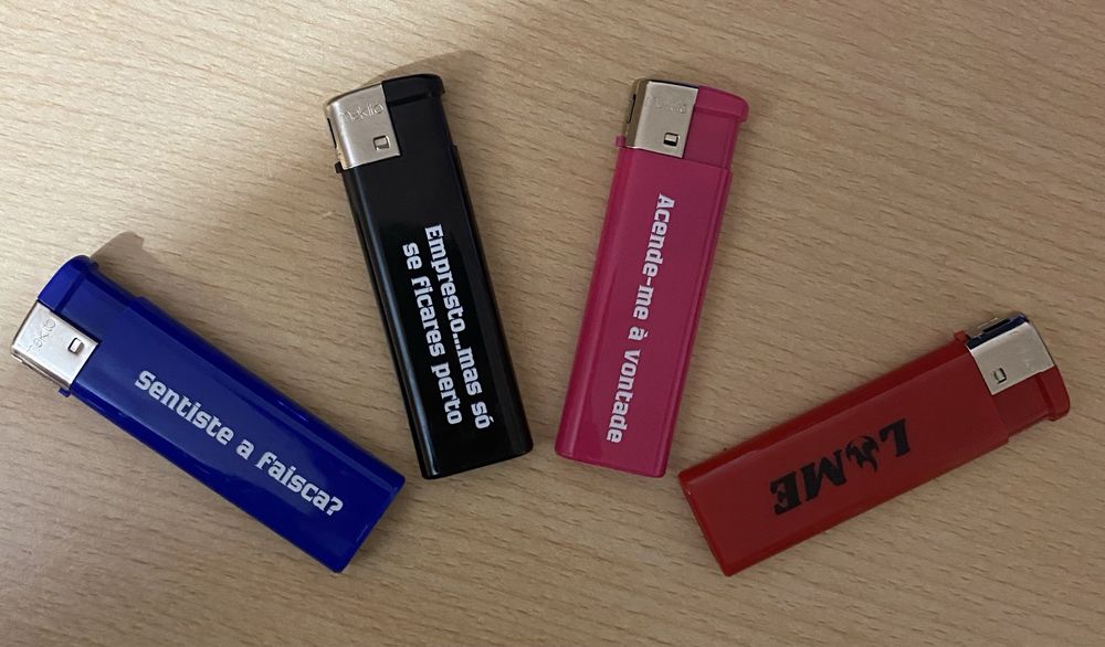 Vendo isqueiros Queima das fitas Coimbra 2026