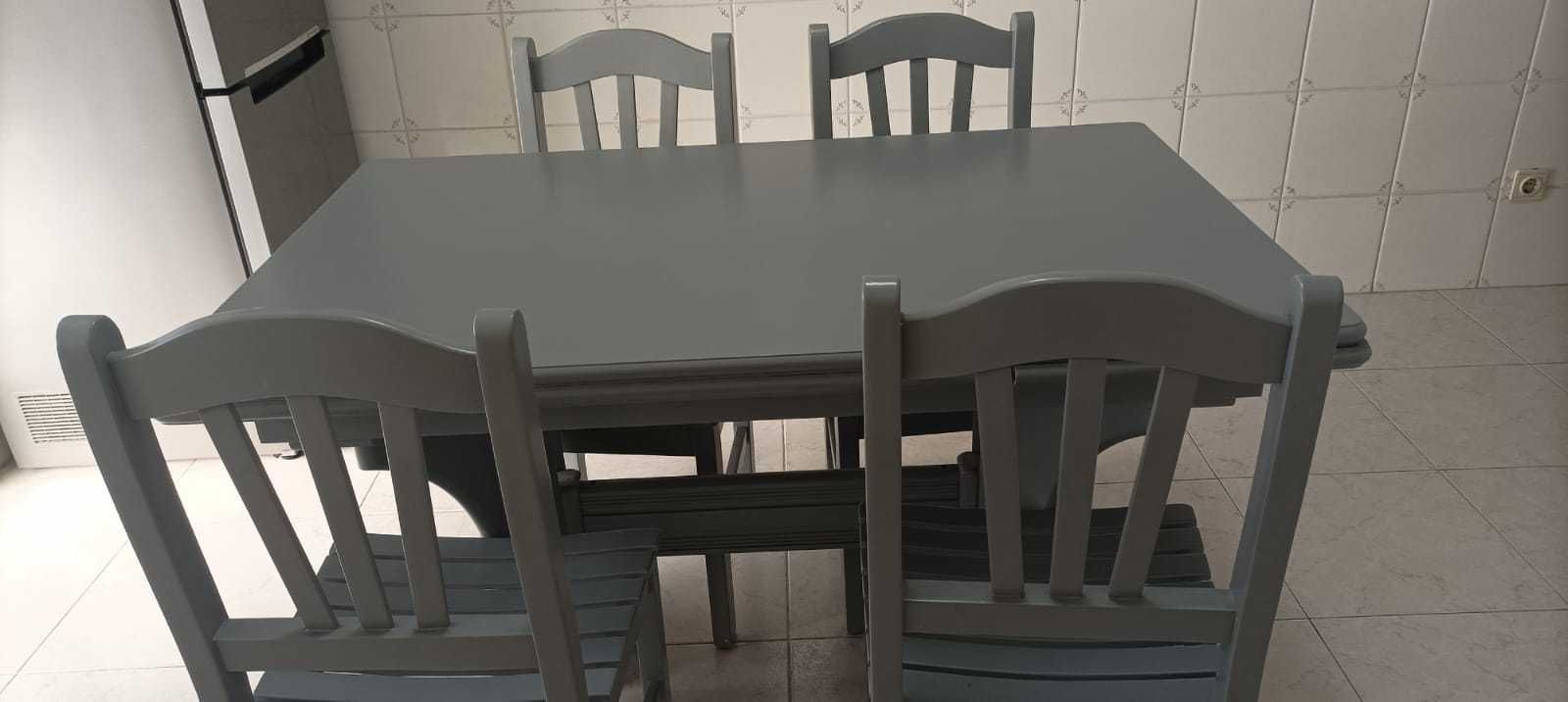 Mesa de cozinha extensível e 4 cadeiras cor cinza