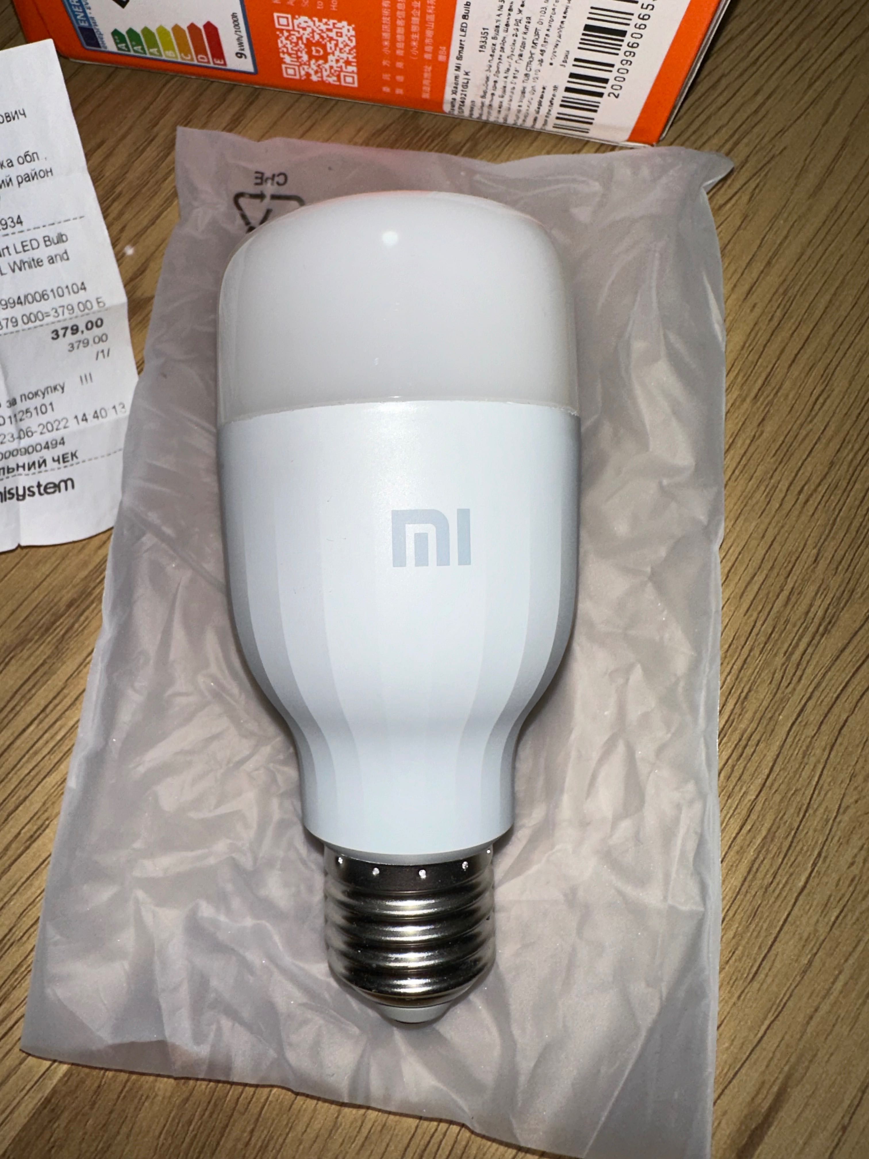 Розумна, різнокольорова лампа Xiaomi Mi Smart LED Bulb Essential