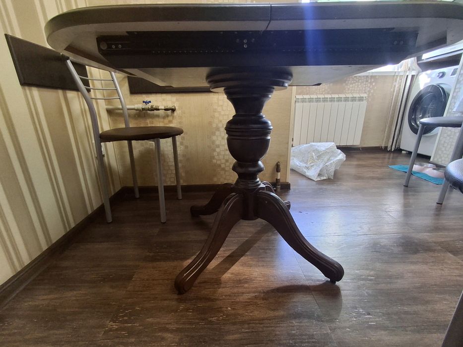 Продам кухонний стіл овальный