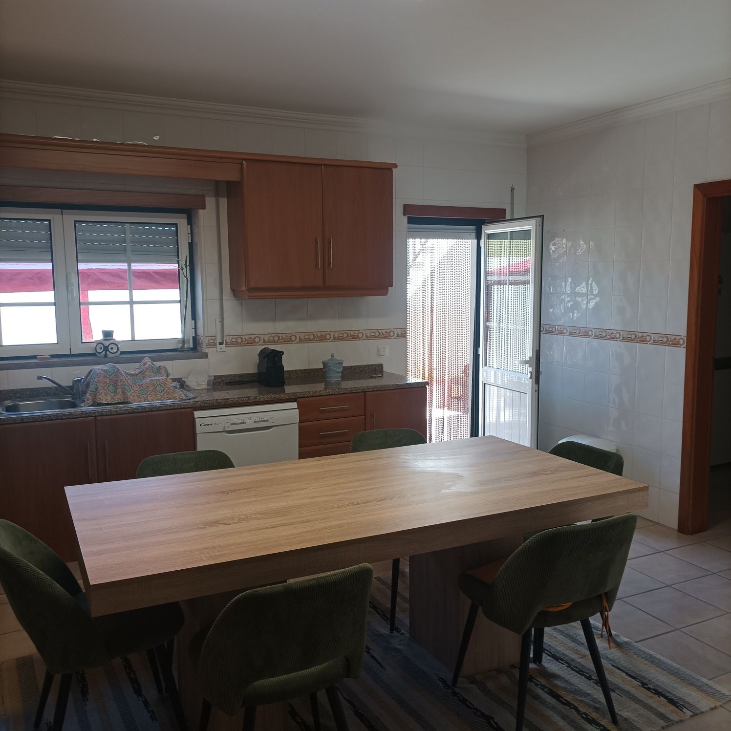 Vendo excelente moradia T4 a 5 minutos do centro da Lourinhã.