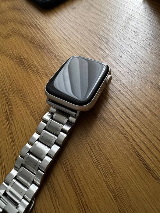 Продам Apple Watch SE (GPS, 2-го поколения)