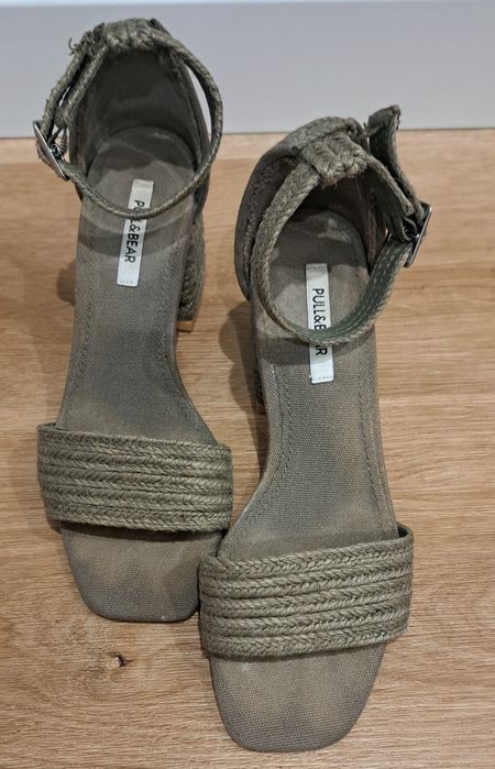 Sadaly na obcasie damskie