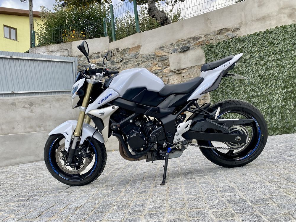 Suzuki gsr 750cc