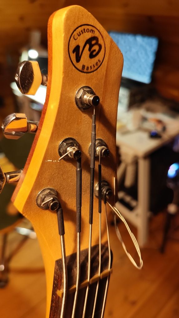 Gitara basowa Vb custom basses fretless 25"
