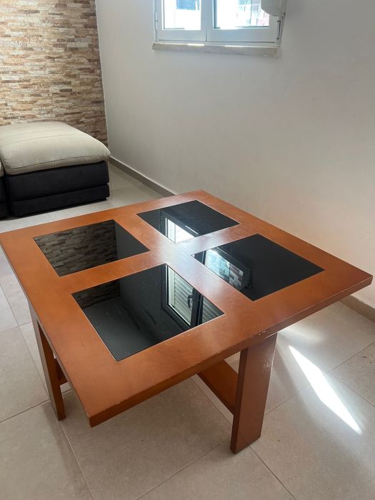 Mesa de Centro com 4 Puffs