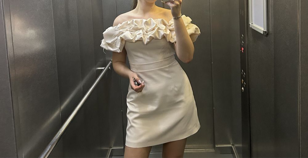 Sukienka mini z piórkami