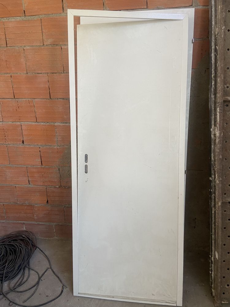 Porta de Ferro Nova com Batente – 2,00m x 0,79m