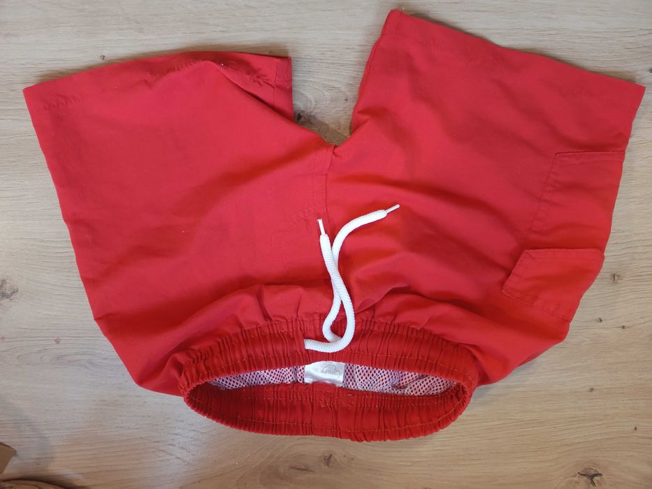 Krótkie spodenki dla dziecka z siateczką i kieszonką