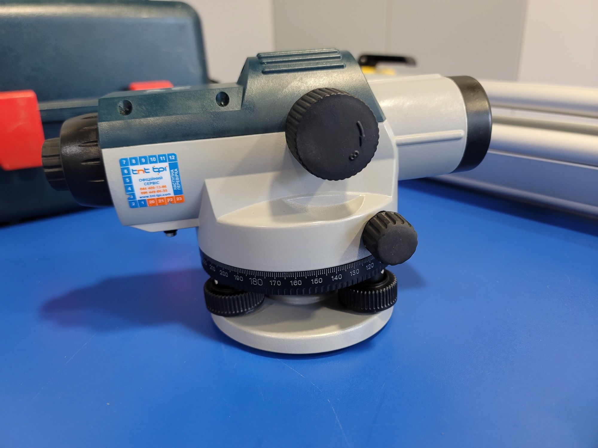 Оптический нивелир Bosch GOL20D + Штатив Nivel System SJJ1 Новый